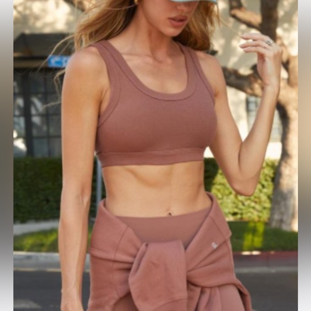 Alo set airbrush leggings XS wellness bra M refresh pullover XS